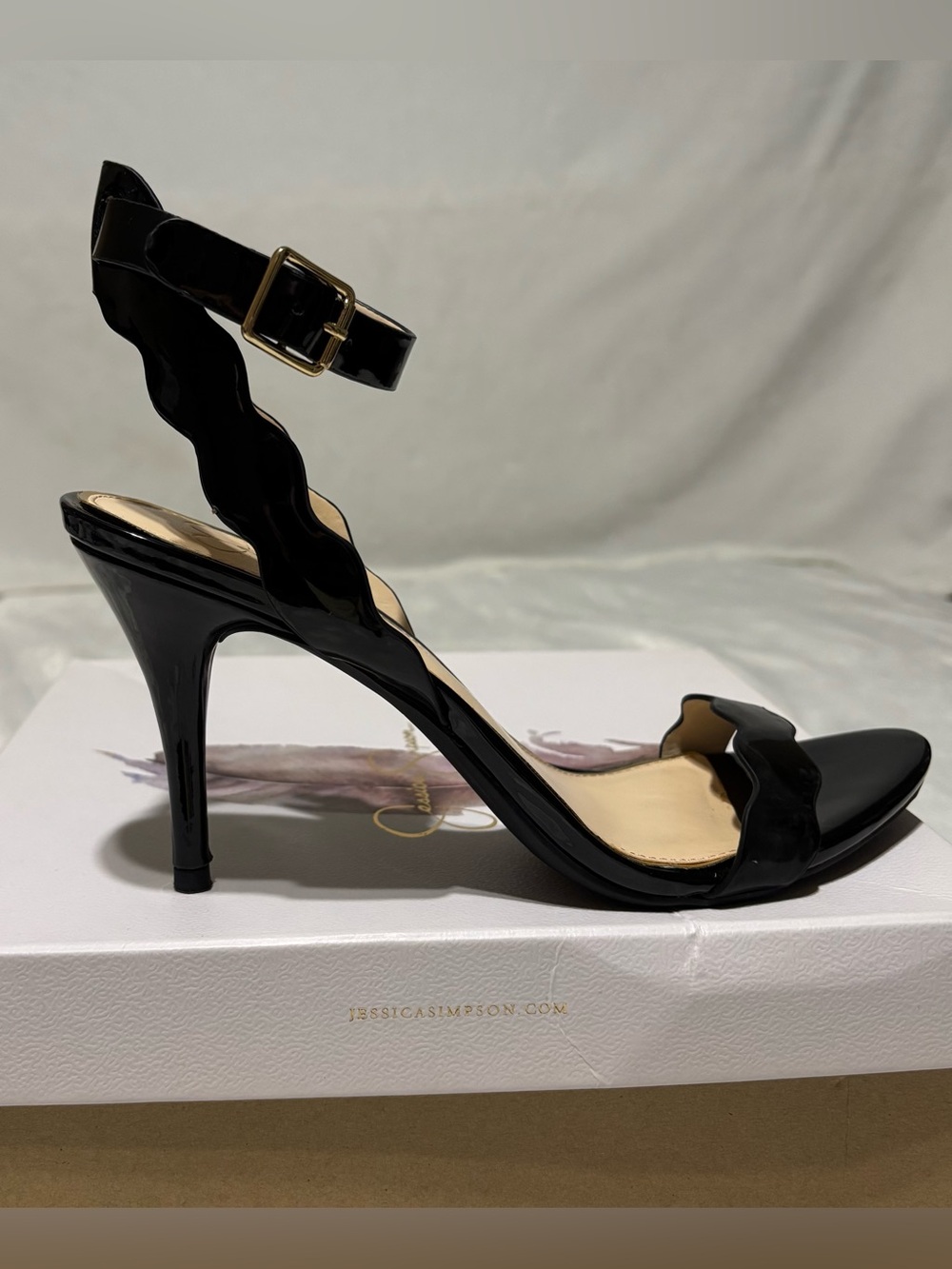 JESSICA SIMPSON black patent sandal 3-1/2”heel ankle strap with scalloped trim - Picture 1 of 12